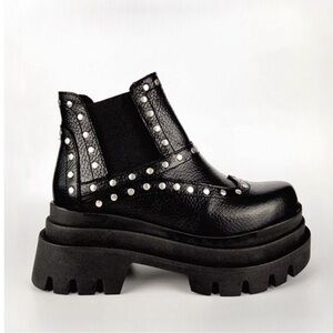 NWOB Argentinian Leather Platform Boots